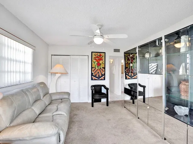 Residence photo 24