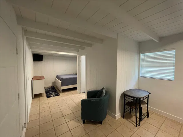Residence photo 32