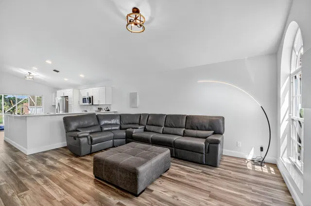  Residence photo 6