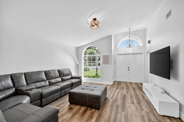  Residence photo 8