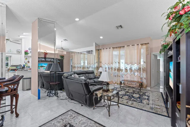 Residence photo 14