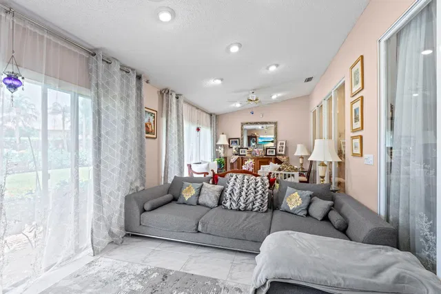 Residence photo 21