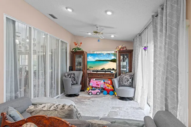 Residence photo 24