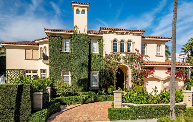 401 Chilean Avenue
