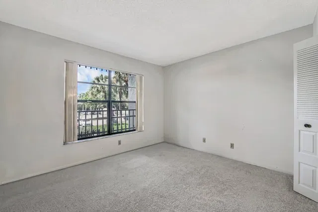 Unit 206 photo 9