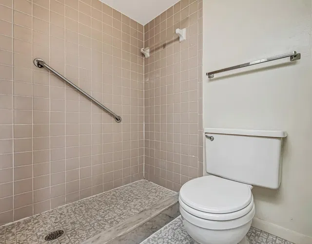 Unit 206 photo 18