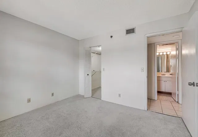 Unit 206 photo 19