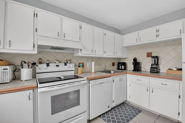 Boca Lago Country Club Homes Unit 8f photo 8