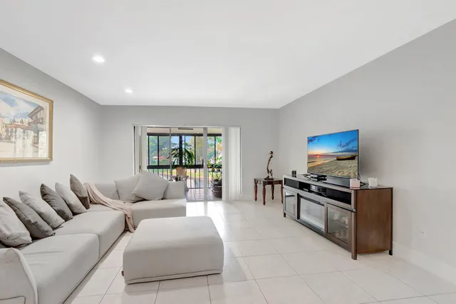 Boca Lago Country Club Homes Unit 8f photo 13