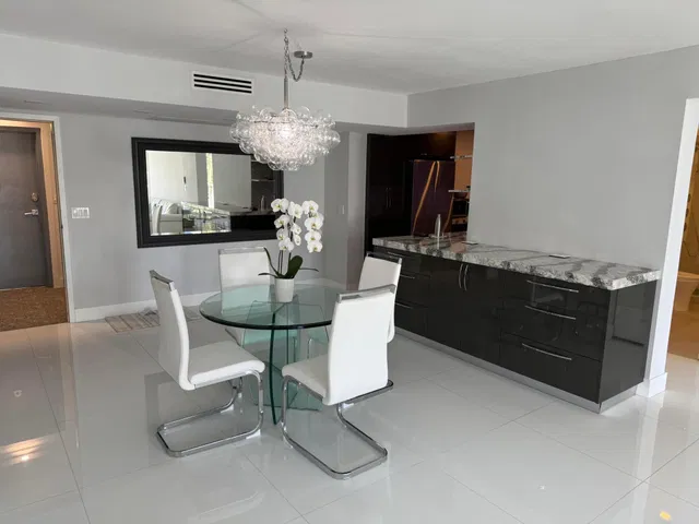 Barclay Condo Unit 418 photo 3