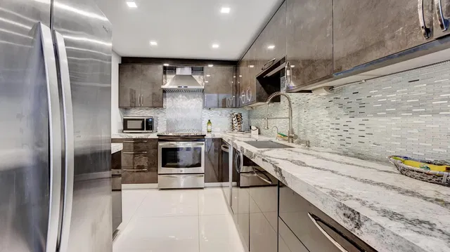 Barclay Condo Unit 418 photo 4