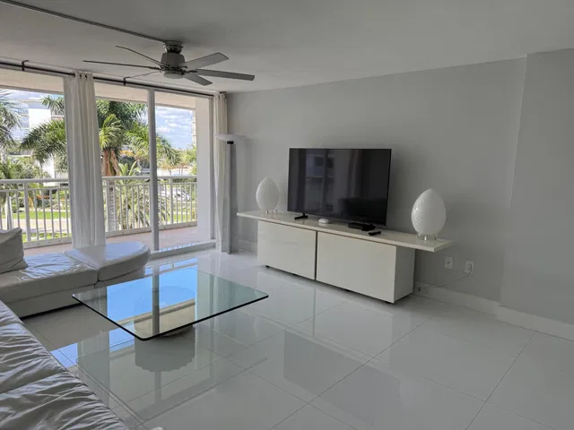 Barclay Condo Unit 418 photo 7