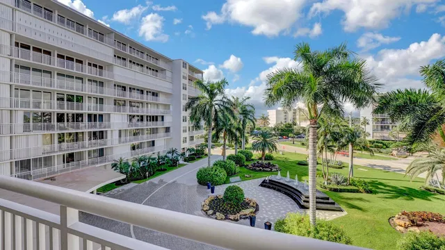 Barclay Condo Unit 418 photo 14