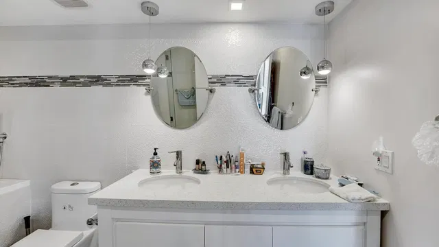 Barclay Condo Unit 418 photo 18