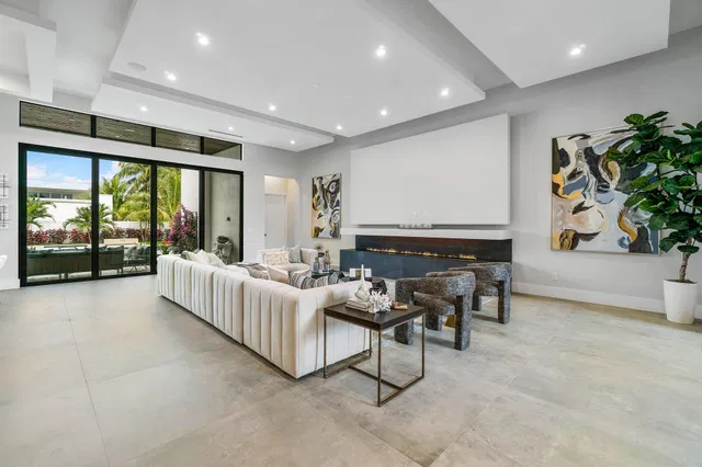 SoSo West Palm Beach Residence photo 5