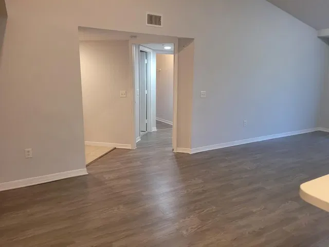 Unit 212 photo 4