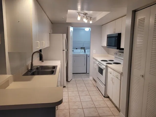 Unit 212 photo 6