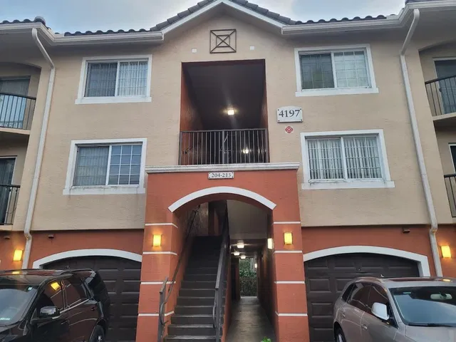 Unit 212 photo 14