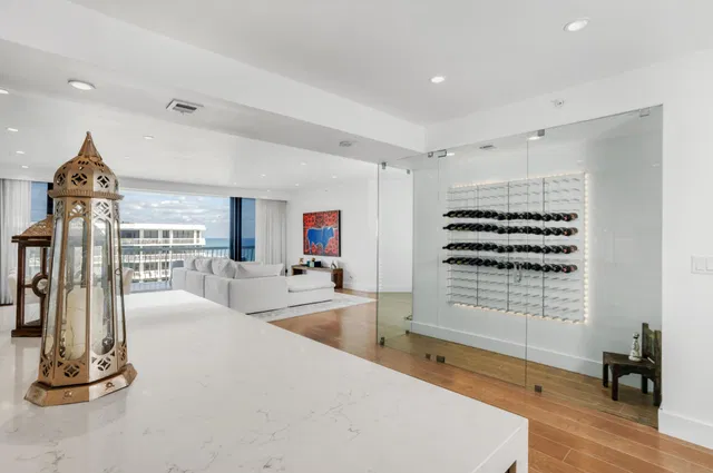 Sloan's Curve Palm Beach Unit 602s photo 6