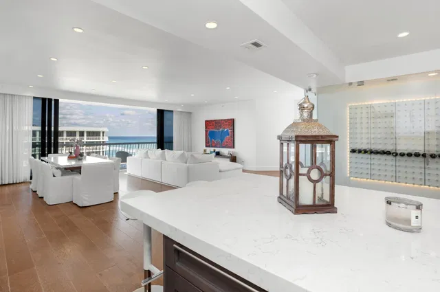 Sloan's Curve Palm Beach Unit 602s photo 8