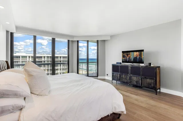 Sloan's Curve Palm Beach Unit 602s photo 11
