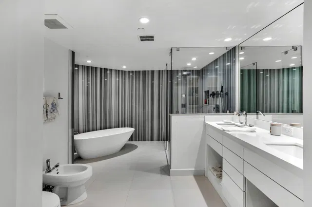 Sloan's Curve Palm Beach Unit 602s photo 12