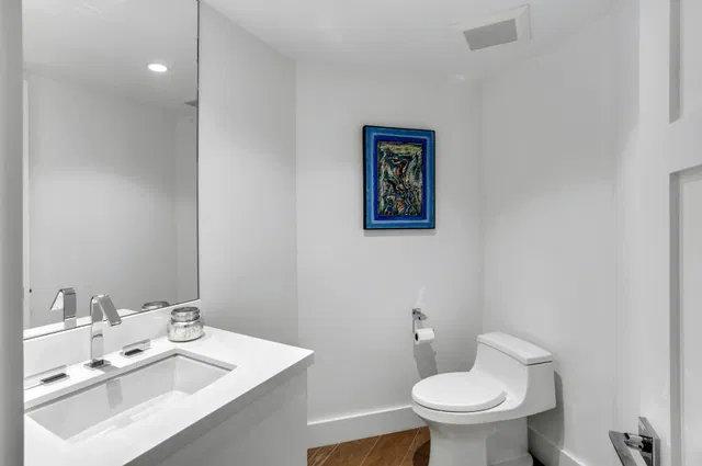 Sloan's Curve Palm Beach Unit 602s photo 16