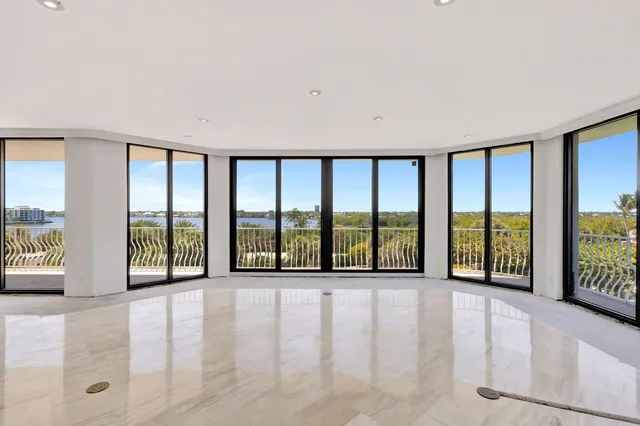 Sloan's Curve Palm Beach Unit 304n photo 4