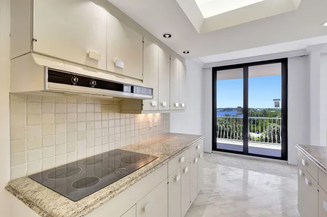 Sloan's Curve Palm Beach Unit 304n photo 7