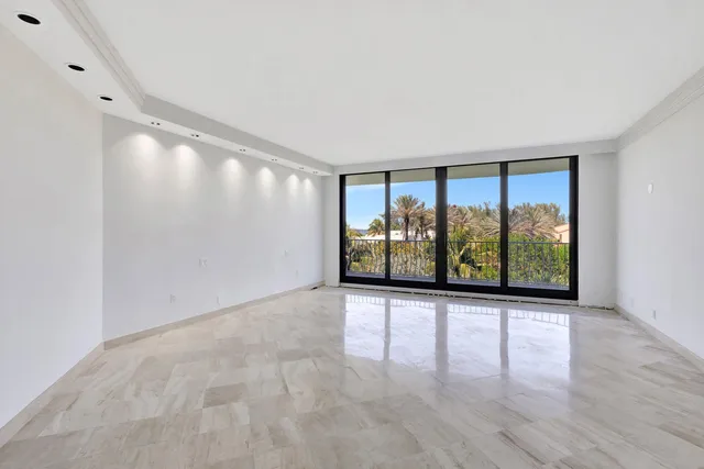Sloan's Curve Palm Beach Unit 304n photo 9