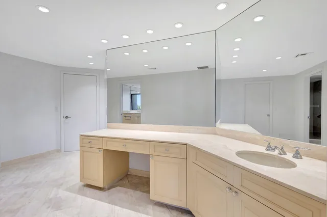 Sloan's Curve Palm Beach Unit 304n photo 14