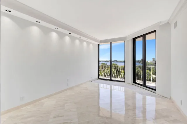 Sloan's Curve Palm Beach Unit 304n photo 17