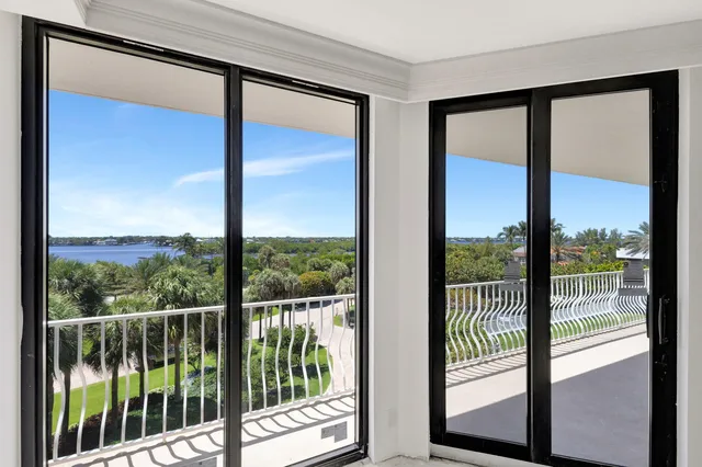 Sloan's Curve Palm Beach Unit 304n photo 18