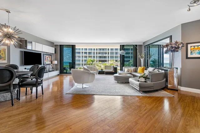 Sloan's Curve Palm Beach Unit 208n photo 5