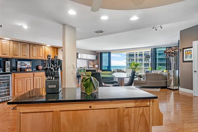 Sloan's Curve Palm Beach Unit 208n photo 10