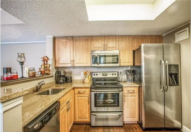  Unit 204 photo 5
