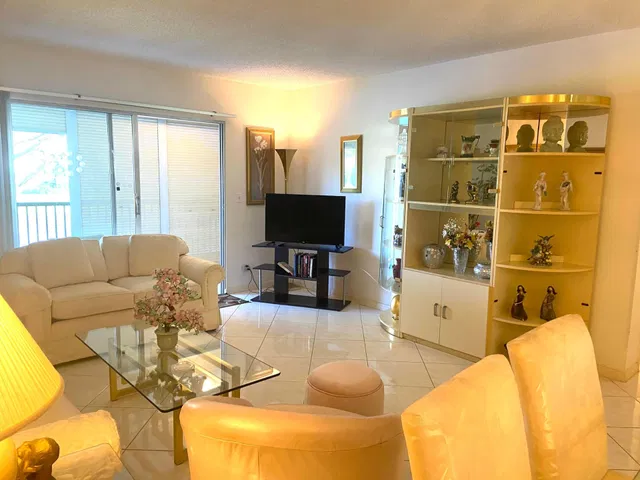 Unit 206 photo 6