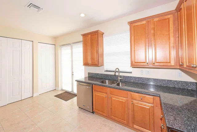 Canterbury Place Residence photo 17
