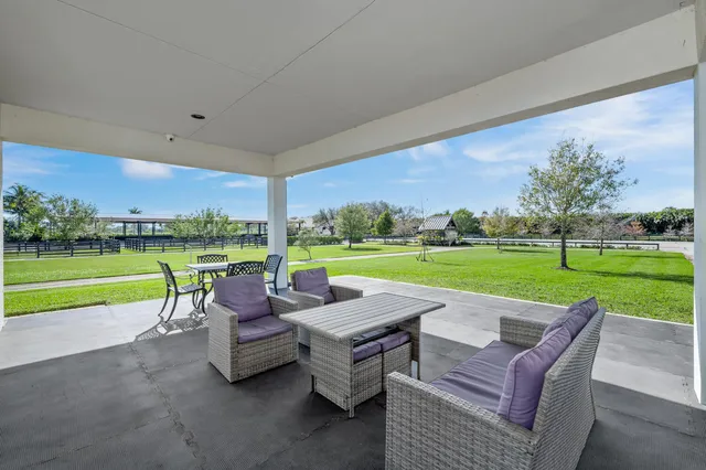 Palm Beach Point Residence photo 39