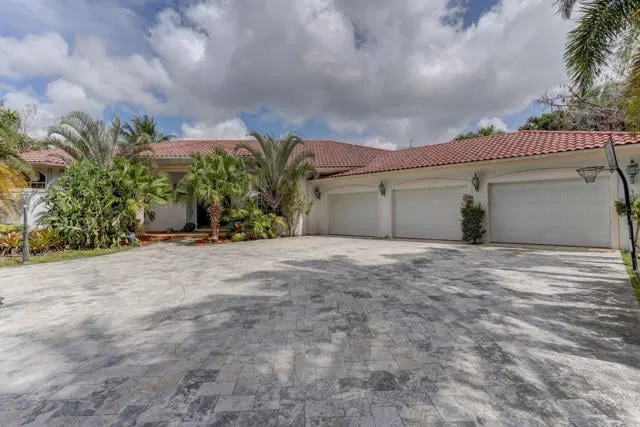 Residence photo 16