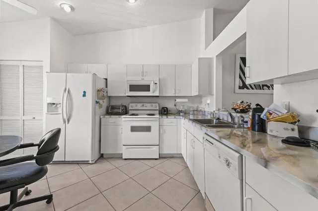  Unit 207 photo 4