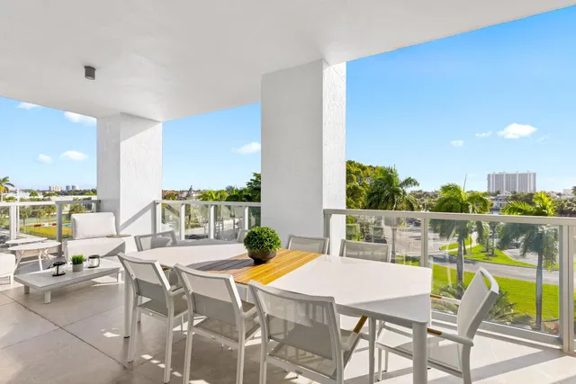 Royal Palm Residences Boca Raton Unit 401 photo 3