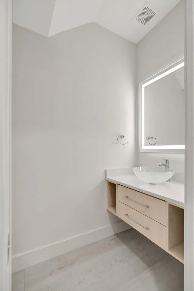 Residence photo 12