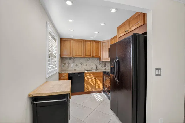  Unit 109 photo 6