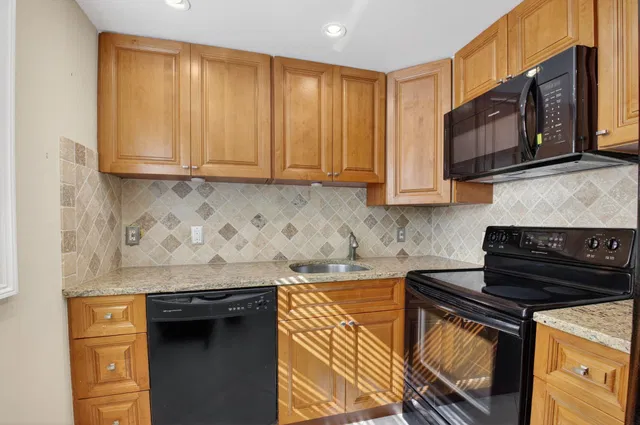  Unit 109 photo 8