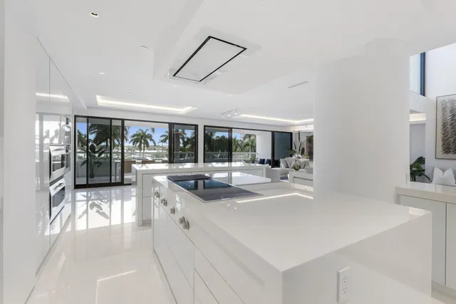 The Plaza of The Palm Beaches Unit Th3e photo 10
