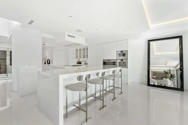 The Plaza of The Palm Beaches Unit Th3e photo 13