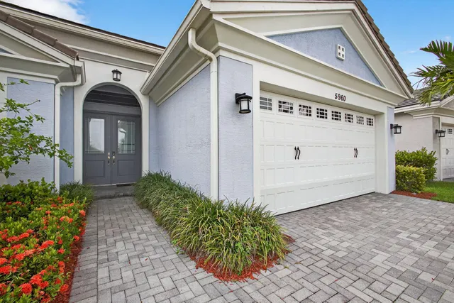 Residence photo 2