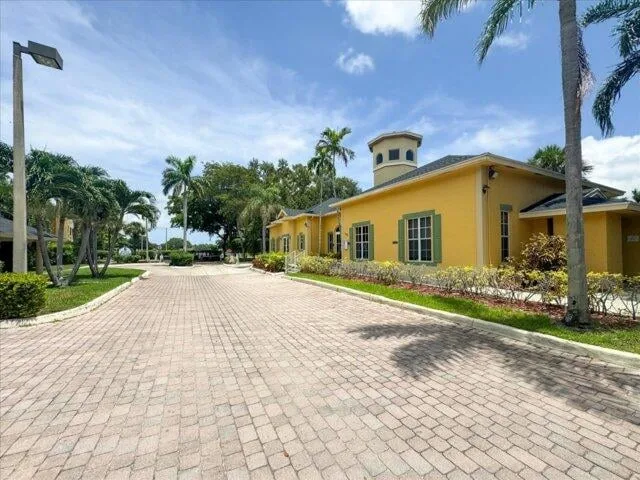Residence photo 3