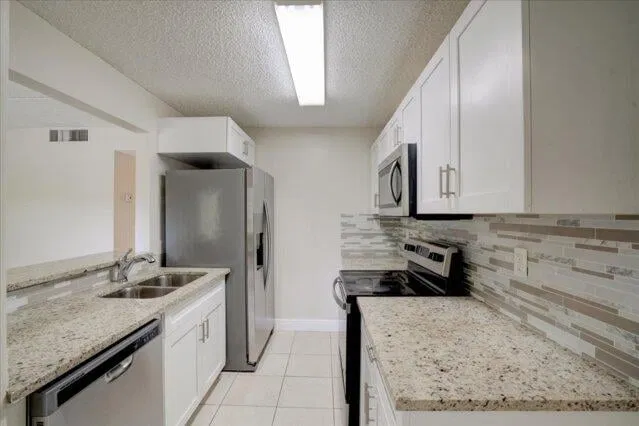 Residence photo 12